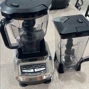 Ninja Professional Blender with Black and Silver Finish